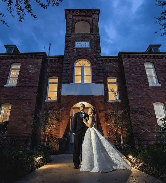 venue-1902-couple-.png