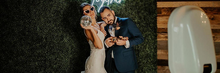 23018-photo-booth-the-melissa-barn-at-hd-ranch.jpeg