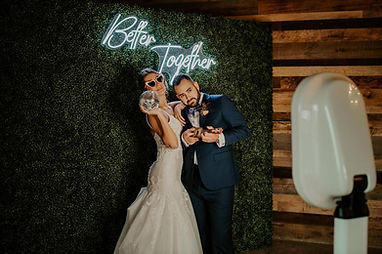 23018-photo-booth-the-melissa-barn-at-hd-ranch.jpeg